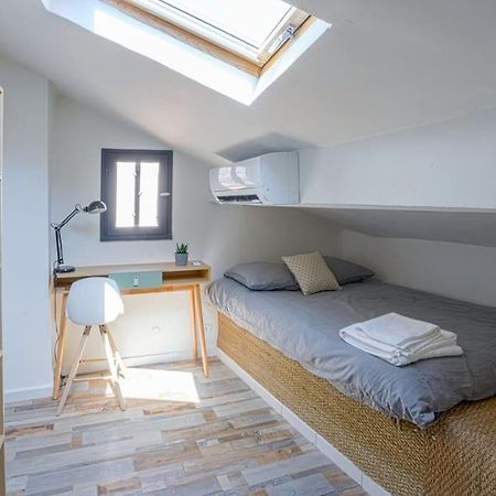 Studio Sous Les Toits Tres Bien Place Et Climatise モンペリエ エクステリア 写真