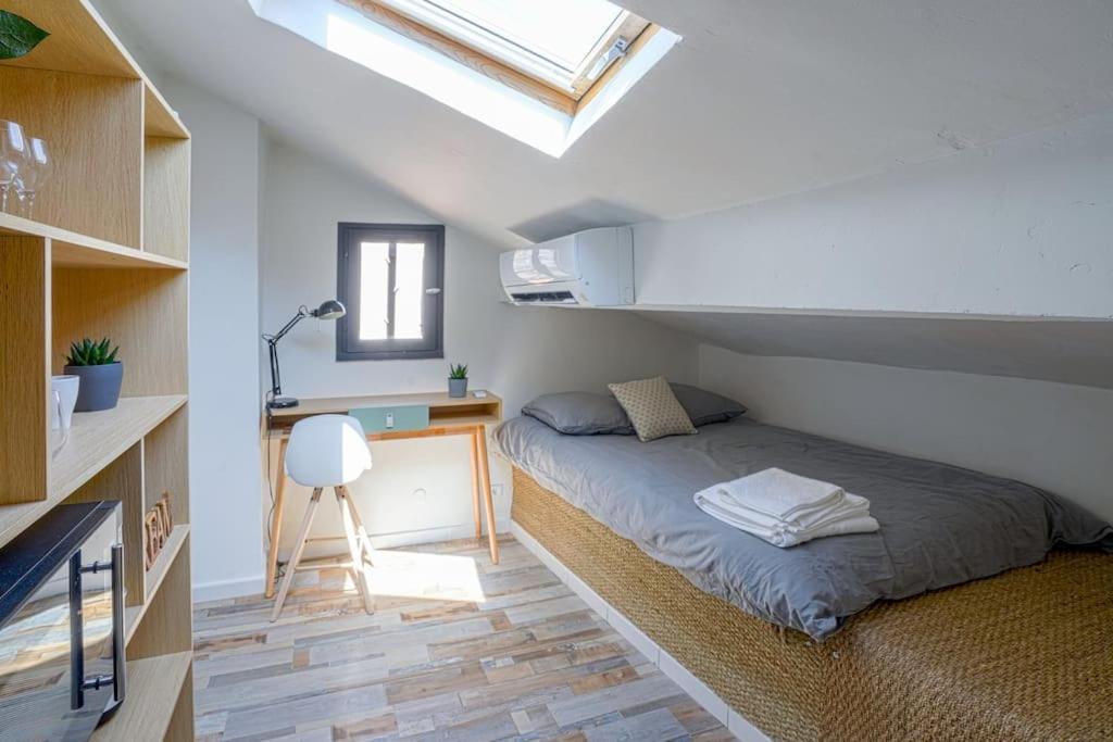 Studio Sous Les Toits Tres Bien Place Et Climatise モンペリエ エクステリア 写真